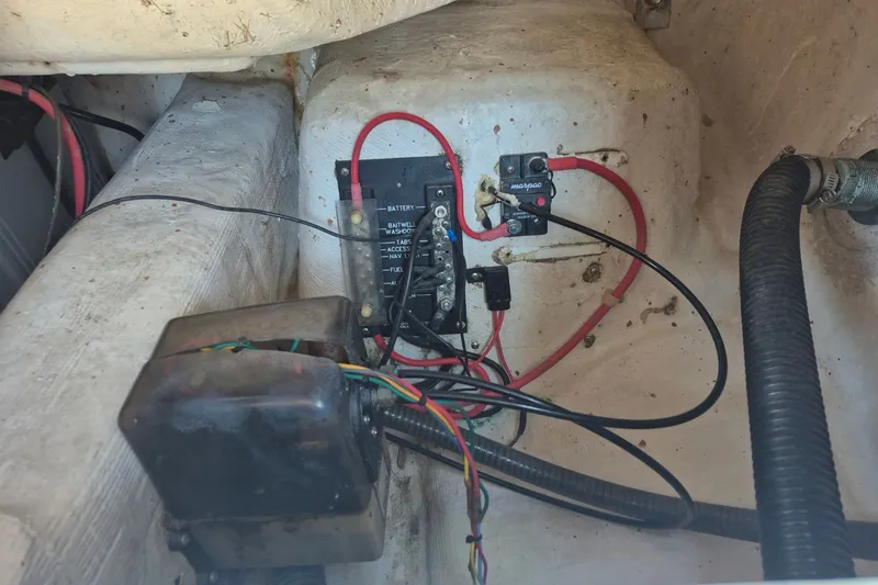Slide: The Image of Electrical wiring and components inside a 2000 Pro-Line 24 Sport boat. - 20
