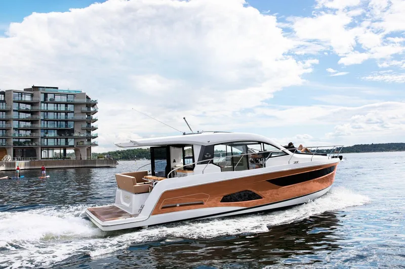 Slide: The Image of Sealine C390 von 2027 auf dem Wasser, modernes Design, luxuriöse Ausstattung. - 22