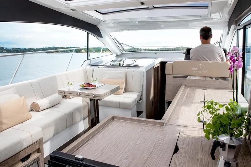 Slide: The Image of Innenansicht einer modernen Sealine C390 Yacht mit eleganter Sitzecke und Panoramafenstern. - 27