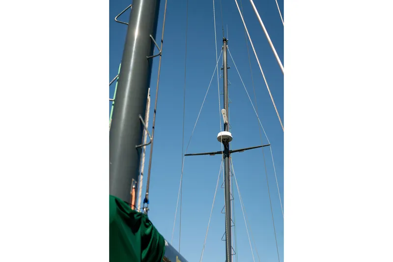 Slide: The Image of Mast of 1981 Thackwray Motorsailor against clear blue sky. - 22