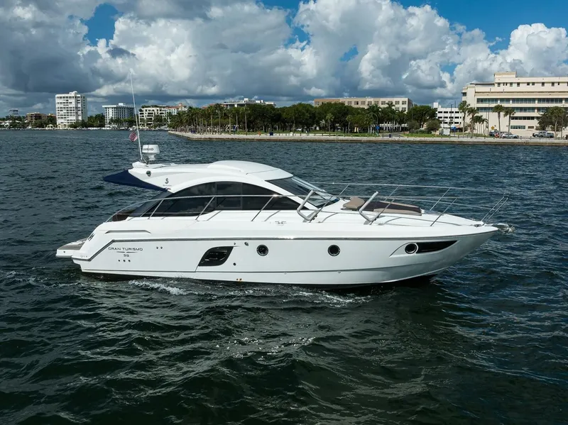 The Image of Beneteau Gran Turismo 38 2015 - undefined