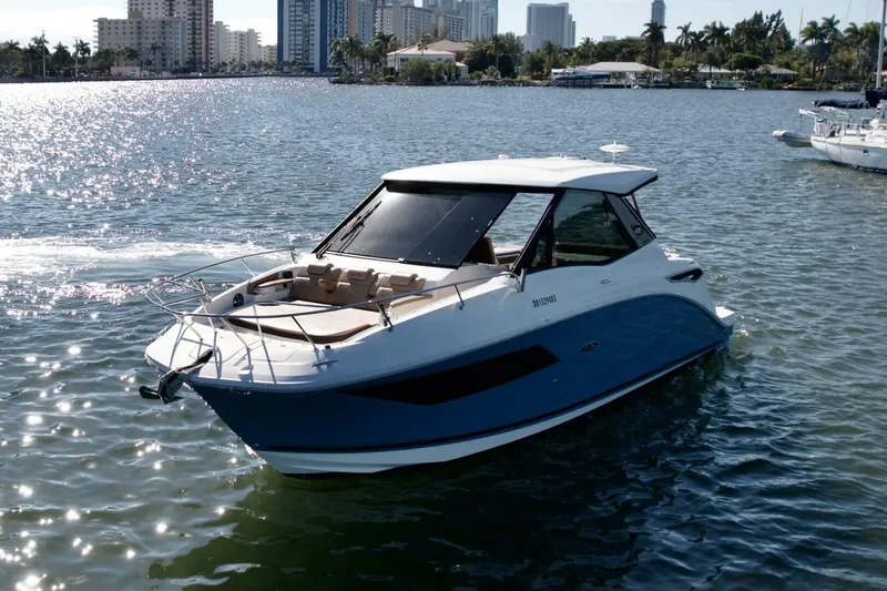 Slide: The Image of Sea Ray 32 - Exterior Profile - 2