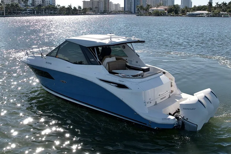 Slide: The Image of Sea Ray 32 - Exterior Profile - 3