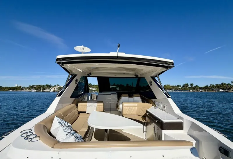 Slide: The Image of Sea Ray 32 - Cockpit - 21