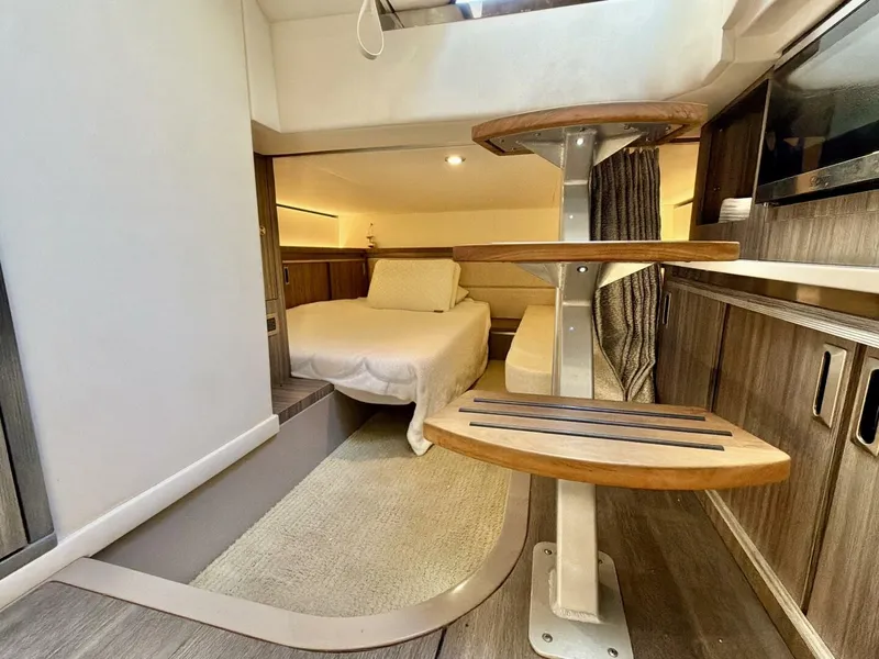 Slide: The Image of Sea Ray 32 - Stateroom - 12