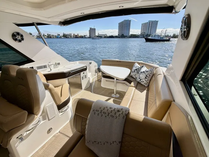 Slide: The Image of Sea Ray 32 - Cockpit - 22