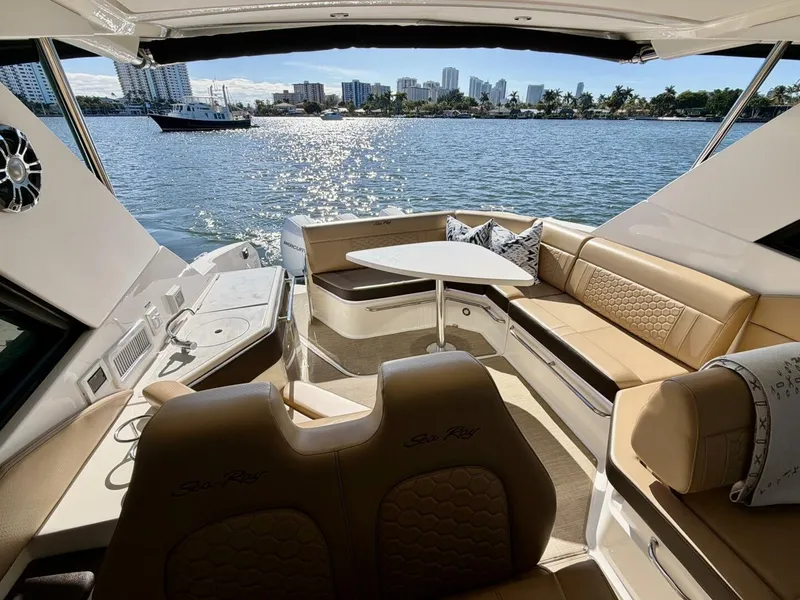 Slide: The Image of Sea Ray 32 - Cockpit - 23