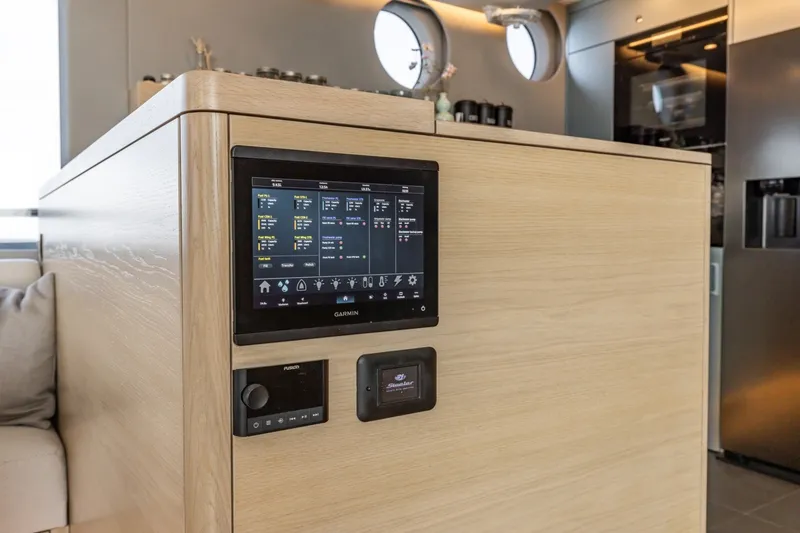 Slide: The Image of Steeler 72 TWO BUBBLES - Interior - 17
