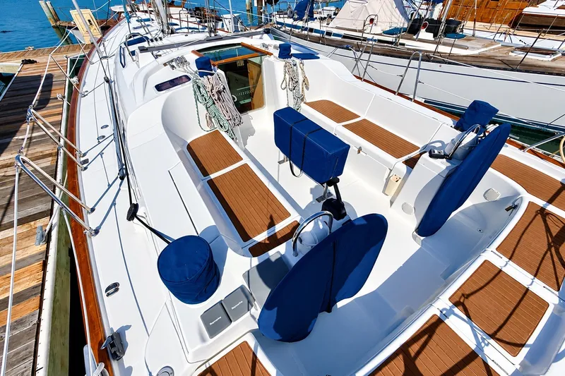 Slide: The Image of ALEXANDRA - 2005 Beneteau Oceanis 473 cockpit overview - 8