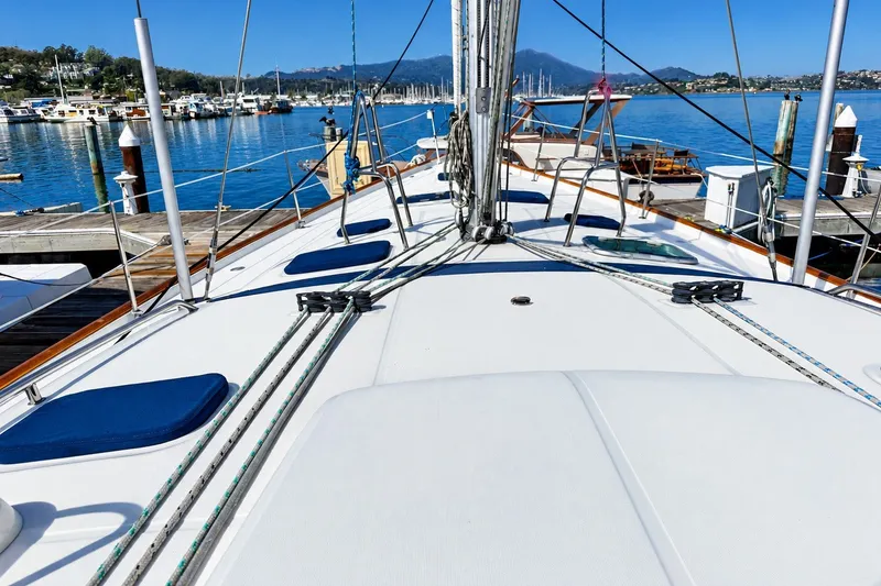 Slide: The Image of ALEXANDRA - 2005 Beneteau Oceanis 473 foredeck - 9
