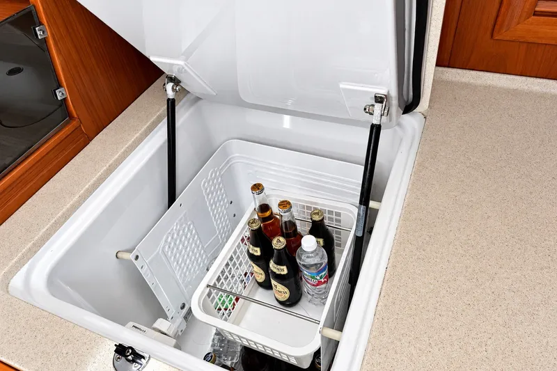 Slide: The Image of Open cooler with drinks inside on Beneteau Oceanis 473 yacht, 2005 model. - 16