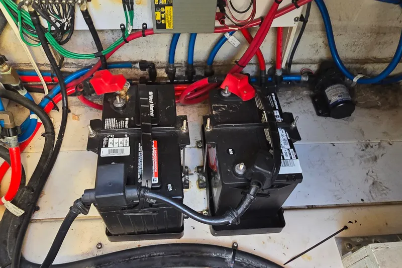 Slide: The Image of Electrical system of a 2005 Sea Ray Sundancer 260 with dual batteries and wiring. - 25
