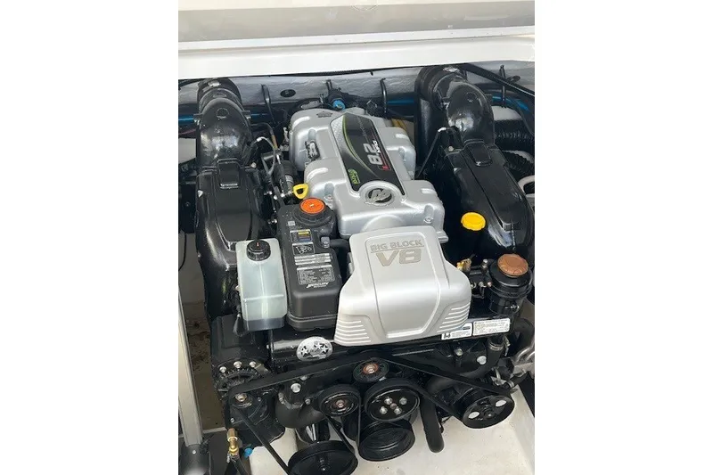 Slide: The Image of 2024 Monterey 378SS Super Sport engine, featuring a powerful big block V8 design. - 21