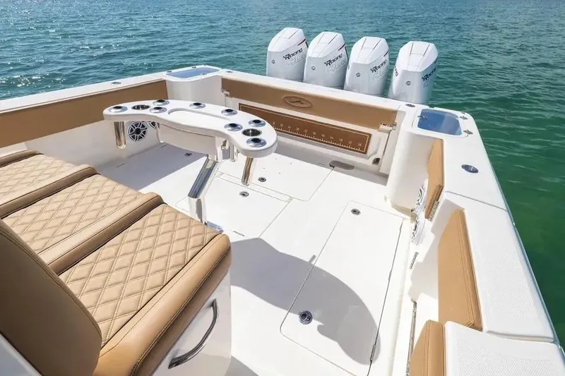 Slide: The Image of Intérieur du Blackwater 41 Performance Fish 2025 avec sièges luxueux. - 6