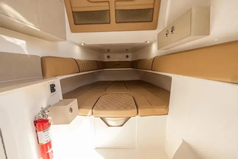 Slide: The Image of Interieur van Blackwater 41 Performance Fish 2025 met beige bekleding. - 7