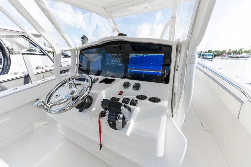 Slide: The Image of Steuerstand des Blackwater 41 Tournament 2026 mit Doppeldisplays. - 7