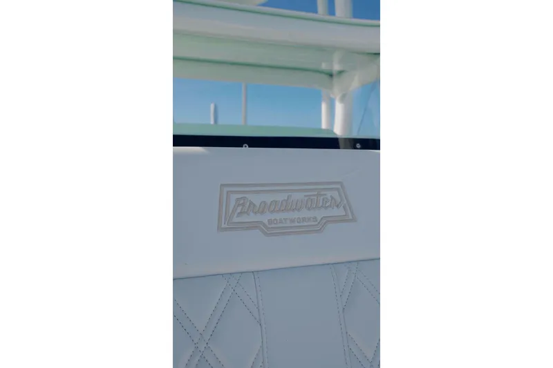 Slide: The Image of Close-up van Broadwater Boatworks 25 Bay Cat 2026 stoel. - 13