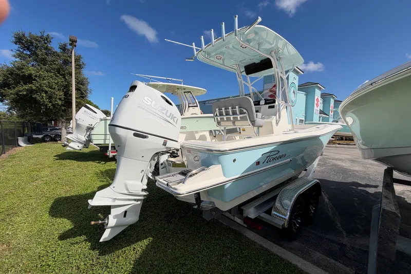 The Image of 2027 Pioneer 220 Bay Sport boat with Suzuki outboard motor on display. - 0