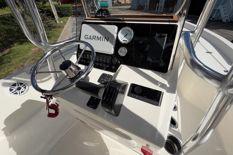 Slide: The Image of Steering console of 2027 Bulls Bay 2200 XS boat with Garmin navigation system. - 7