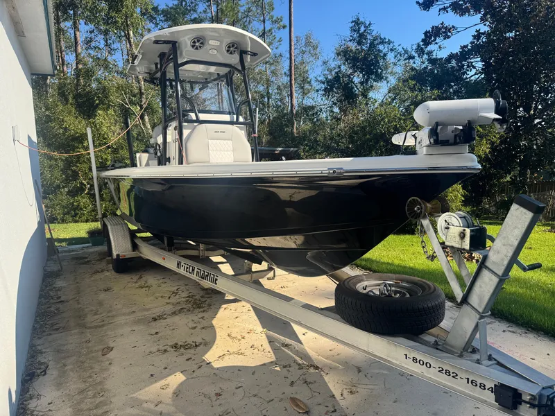 The Image of Sea Pro 248 Bay 2020 en un remolque, lista para la aventura. - 0