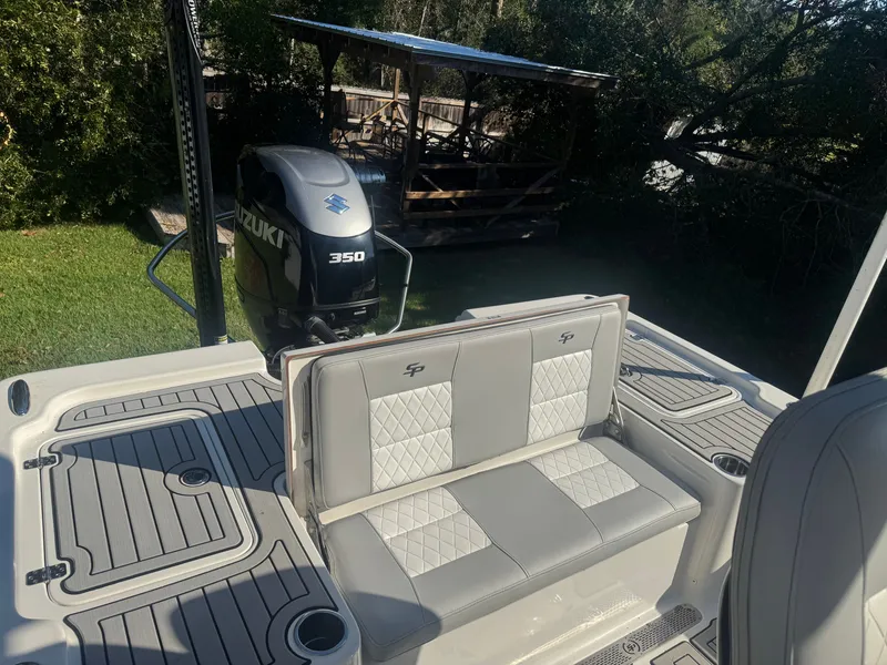 Slide: The Image of Rückansicht eines Sea Pro 248 Bay Bootes von 2020 mit Suzuki 350 Motor. - 10