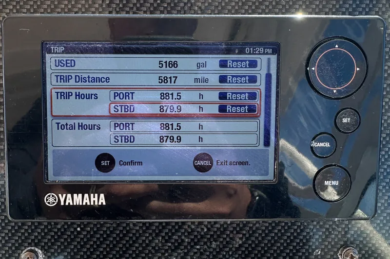 Slide: The Image of Yamaha display showing trip data for 2014 Grady-White Freedom 307 boat. - 40