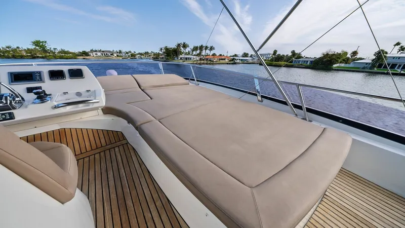 Slide: The Image of 2015 Prestige 550 'Legacy' - 17