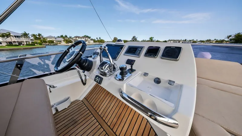 Slide: The Image of 2015 Prestige 550 'Legacy' - 16