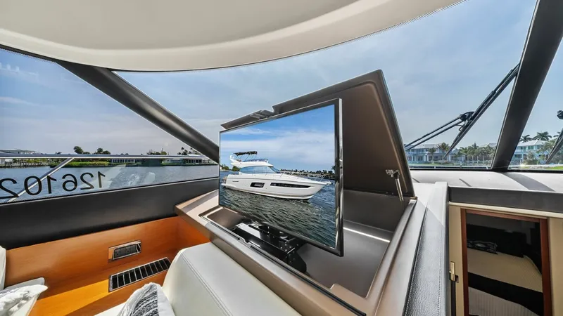 Slide: The Image of 2015 Prestige 550 'Legacy' - 34