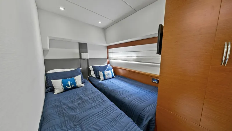 Slide: The Image of 2015 Prestige 550 'Legacy' - 51