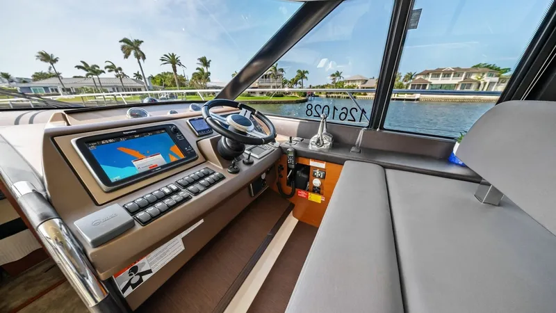 Slide: The Image of 2015 Prestige 550 'Legacy' - 32