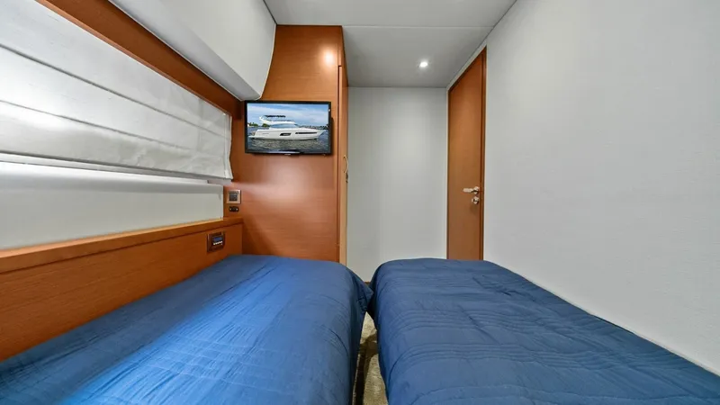 Slide: The Image of 2015 Prestige 550 'Legacy' - 53