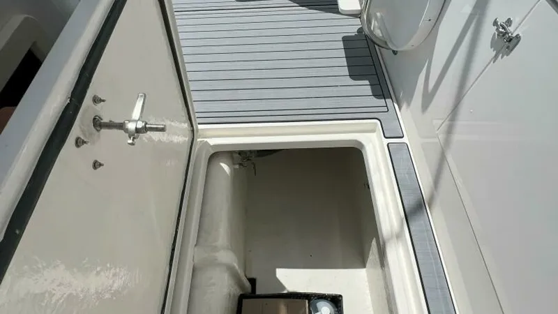 Slide: The Image of 2002 Riviera 43 Flybridge "Fortuna" - 15