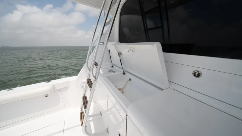 Slide: The Image of 2002 Cabo 43 Convertible - 38