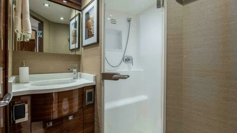 Slide: The Image of Luxurious Ensuite Bathroom - 35