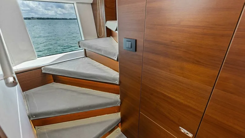 Slide: The Image of 2018 Princess Y75 Motor Yacht - 24