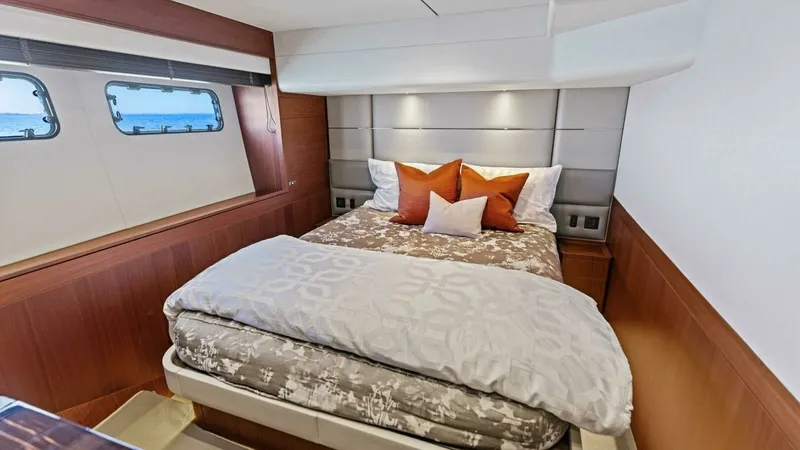 Slide: The Image of 2018 Princess Y75 Motor Yacht - 42