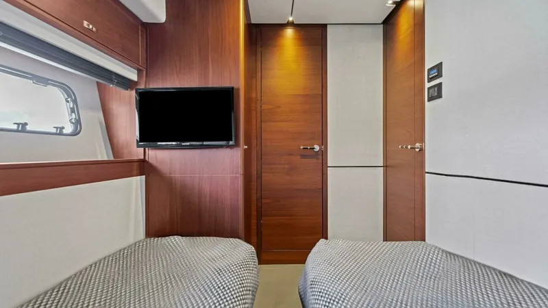 Slide: The Image of 2018 Princess Y75 Motor Yacht - 39