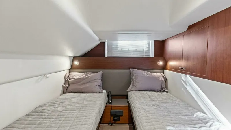 Slide: The Image of 2018 Princess Y75 Motor Yacht - 64