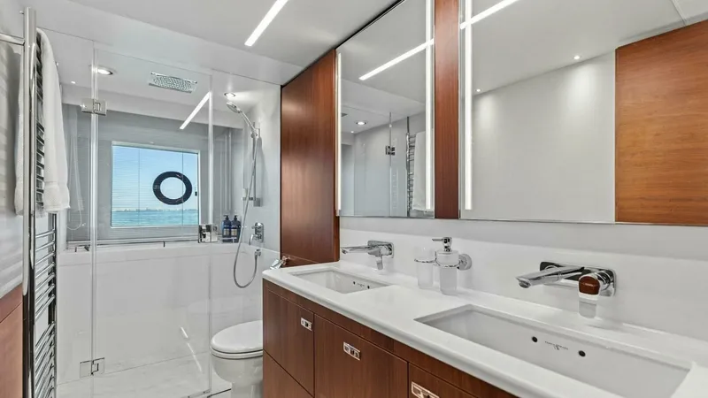 Slide: The Image of 2018 Princess Y75 Motor Yacht - 29
