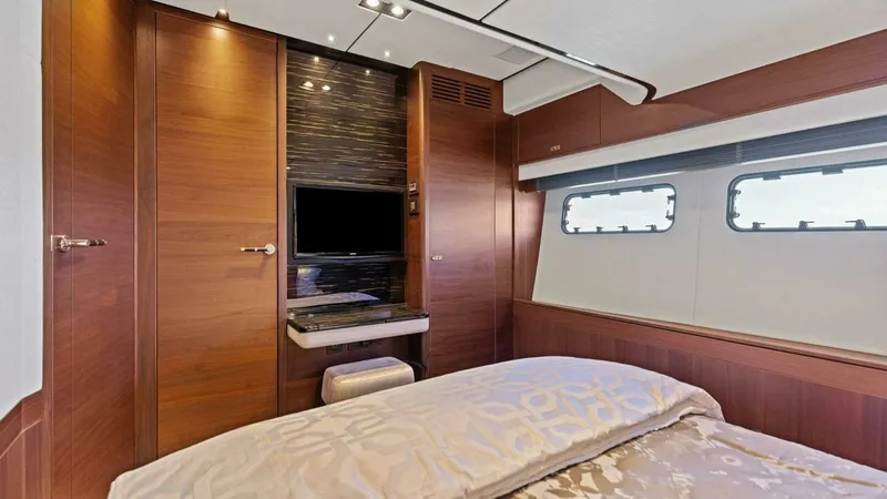 Slide: The Image of 2018 Princess Y75 Motor Yacht - 43