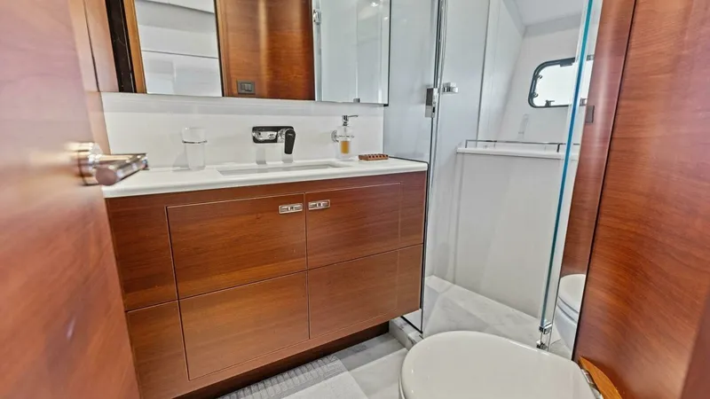 Slide: The Image of 2018 Princess Y75 Motor Yacht - 44
