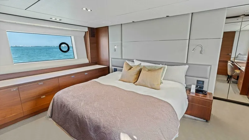 Slide: The Image of 2018 Princess Y75 Motor Yacht - 25