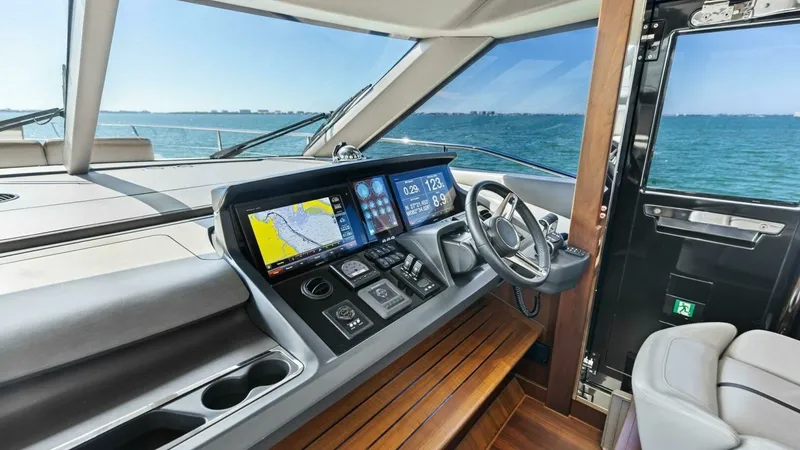 Slide: The Image of 2018 Princess Y75 Motor Yacht - 21