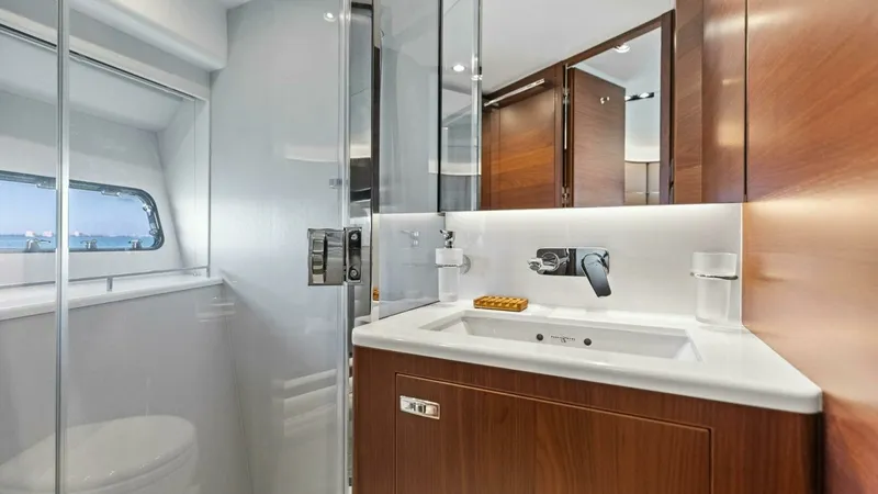 Slide: The Image of 2018 Princess Y75 Motor Yacht - 37