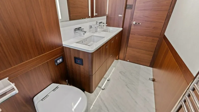 Slide: The Image of 2018 Princess Y75 Motor Yacht - 31