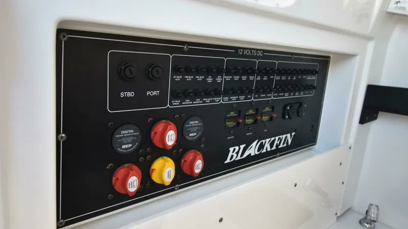 Slide: The Image of 2021 Blackfin 332 - 25