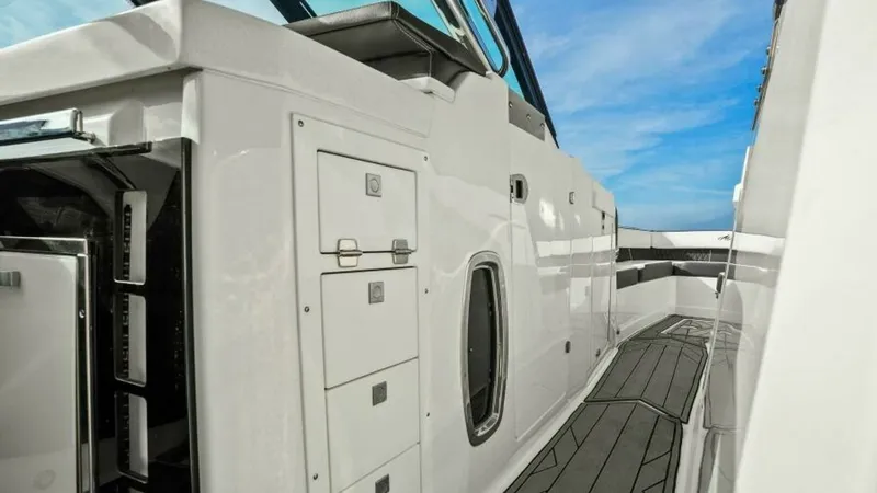 Slide: The Image of 2023 Monterey 385 SS - Storage - 23
