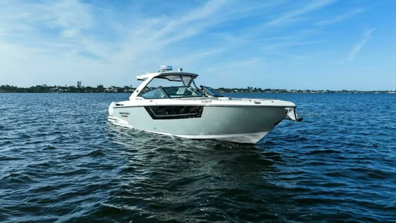 Slide: The Image of 2023 Monterey 385 SS - Profile - 44