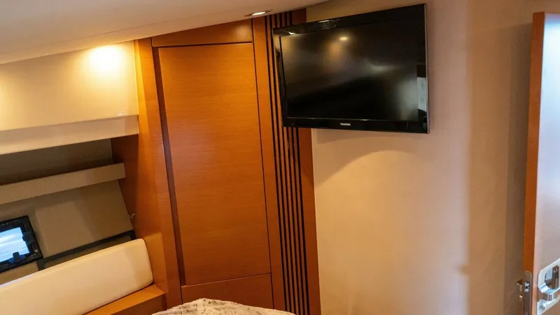 Slide: The Image of 2013 Azimut 40 Flybridge - 42
